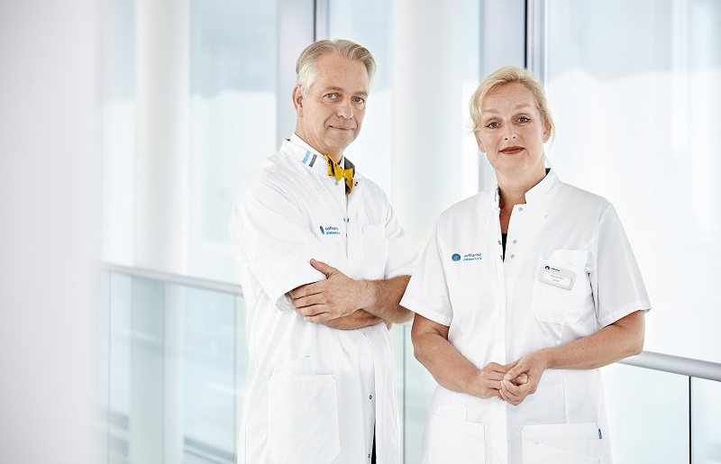 Plastisch chrirug dr Maarten Hoogbergen en chirurg dr. Yvonne van Riet van het Catharina Ziekenhuis