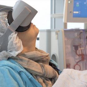 Catharina Ziekenhuis pakt pijn en angst bij patiënten aan met VR-brillen