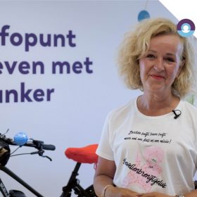 Evelien vraagt fietsend aandacht voor nazorg na een kankerbehandeling