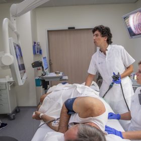 Catharina Ziekenhuis voorkomt ingrijpende darmkankeroperaties door de inzet van speciale technieken