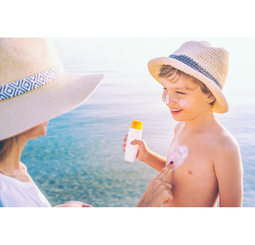 Bescherm je huid tegen de zon: Tips van onze dermatoloog voor een stralende zomer!